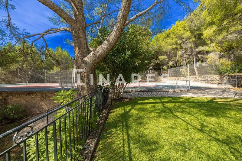 Villa - 410 m² - 9 pièces