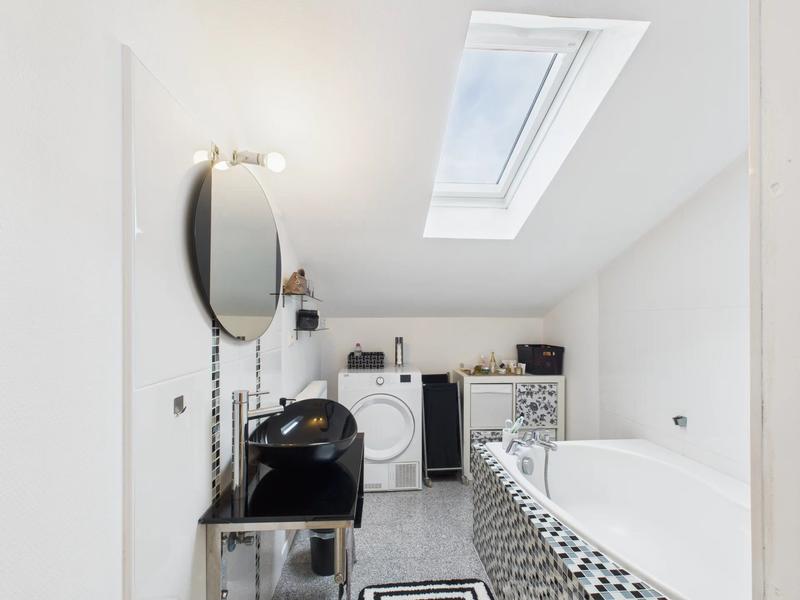 Appartement - 85 m² - 5 pièces