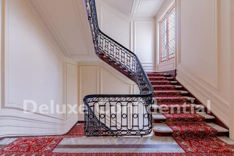 Appartement - 226 m² - 7 pièces