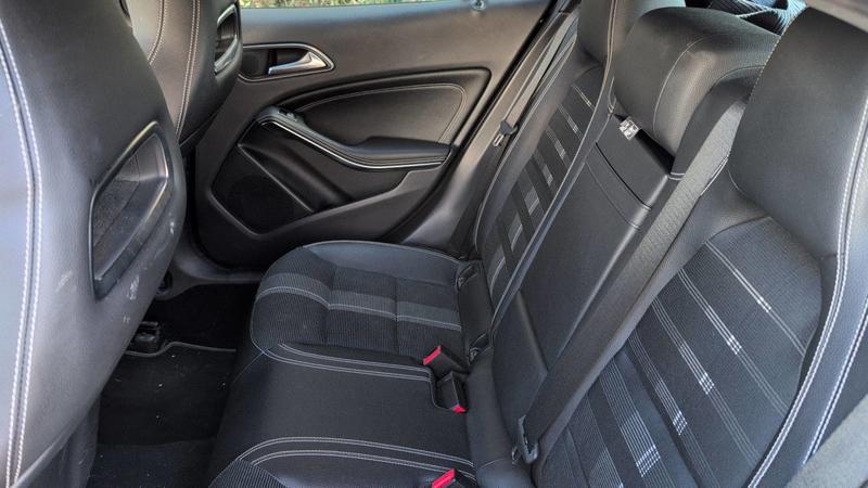 Mercedes Classe Gla 200 d 136 7g-Dct Sensation - Automatique Toit ouvrant