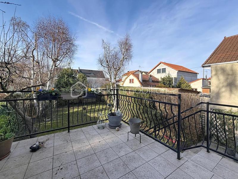 Maison - 248 m² - 11 pièces