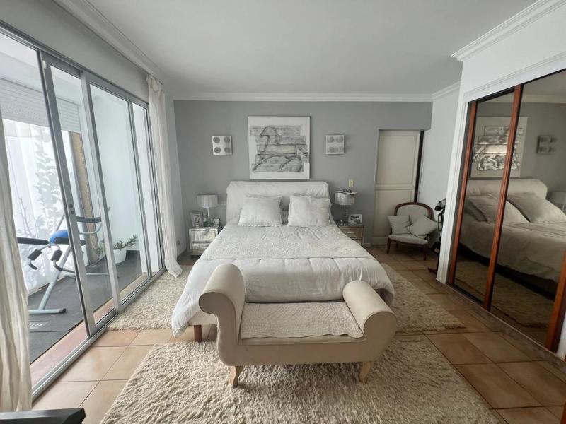 Maison - 220 m² - 9 pièces