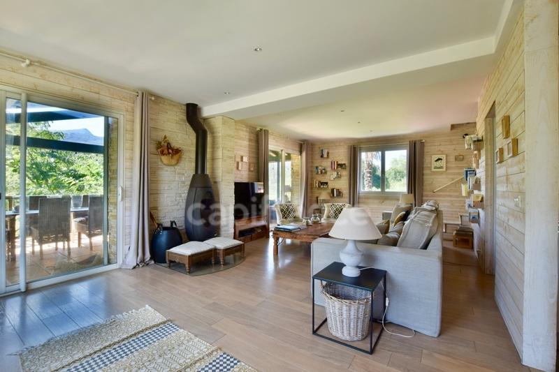 Maison - 227 m² - 8 pièces