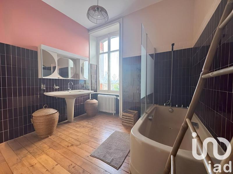 Maison - 215 m² - 7 pièces