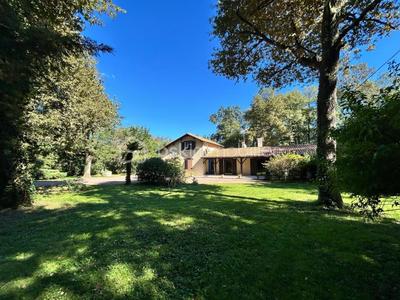 Maison - 208 m² - 6 pièces