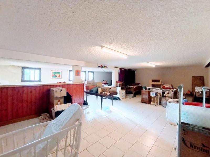 Maison - 292 m² - 11 pièces