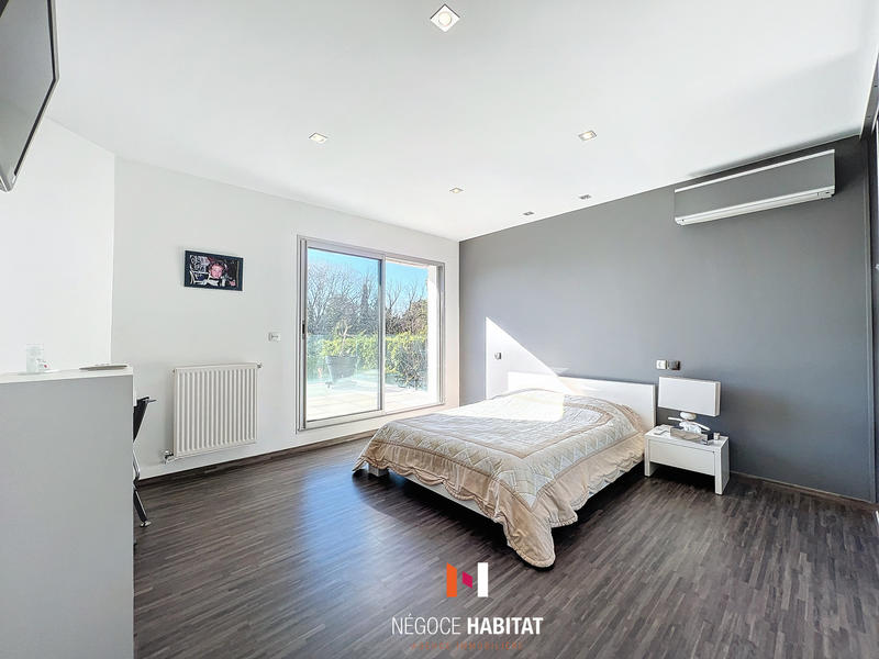 Maison - 251 m² - 6 pièces