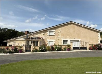 Propriété - 145 m² - 5 pièces