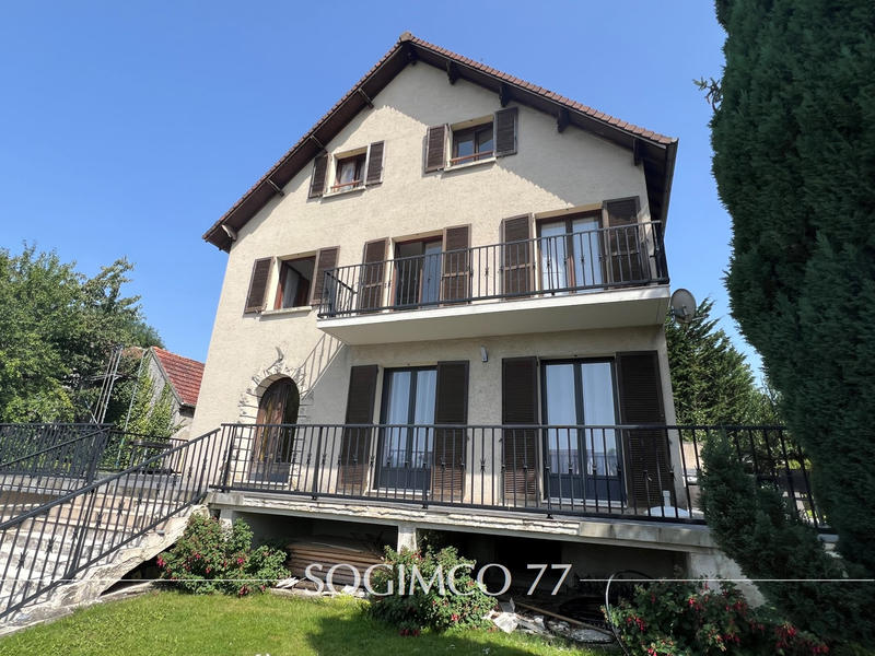 Maison - 183 m² - 8 pièces