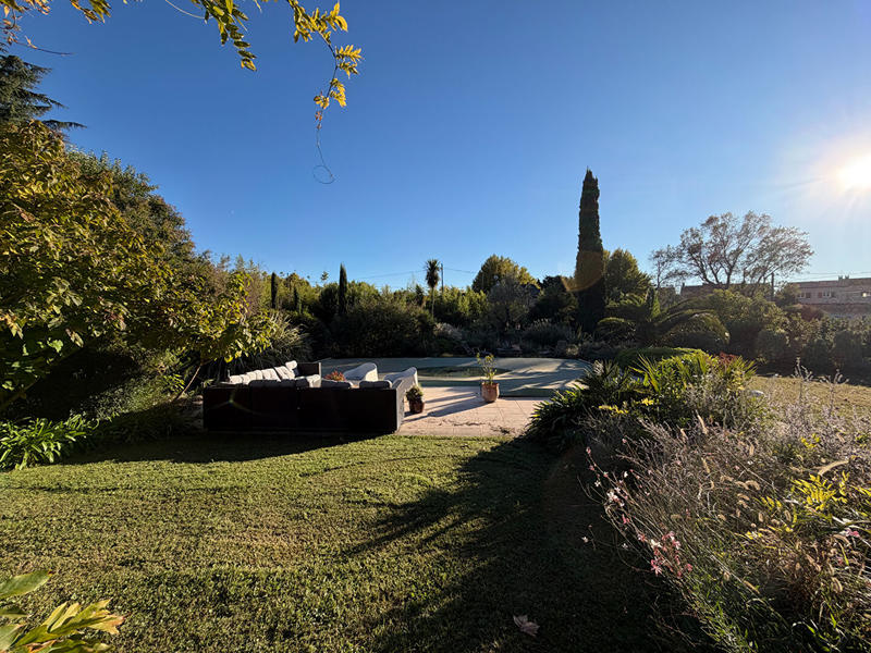 Maison - 256 m² - 6 pièces