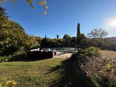 Maison - 256 m² - 6 pièces