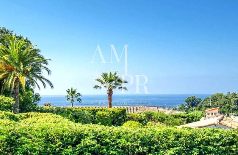 Villa - 261 m² - 6 pièces