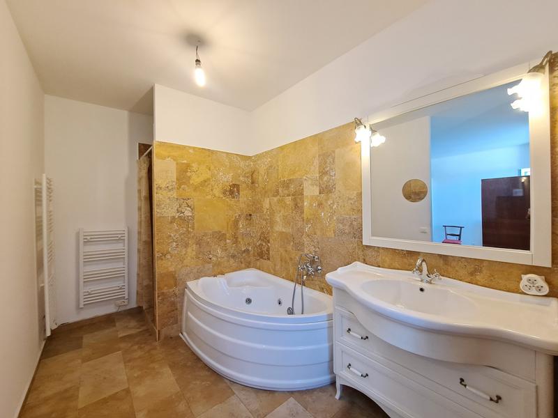 Maison - 265 m² - 7 pièces