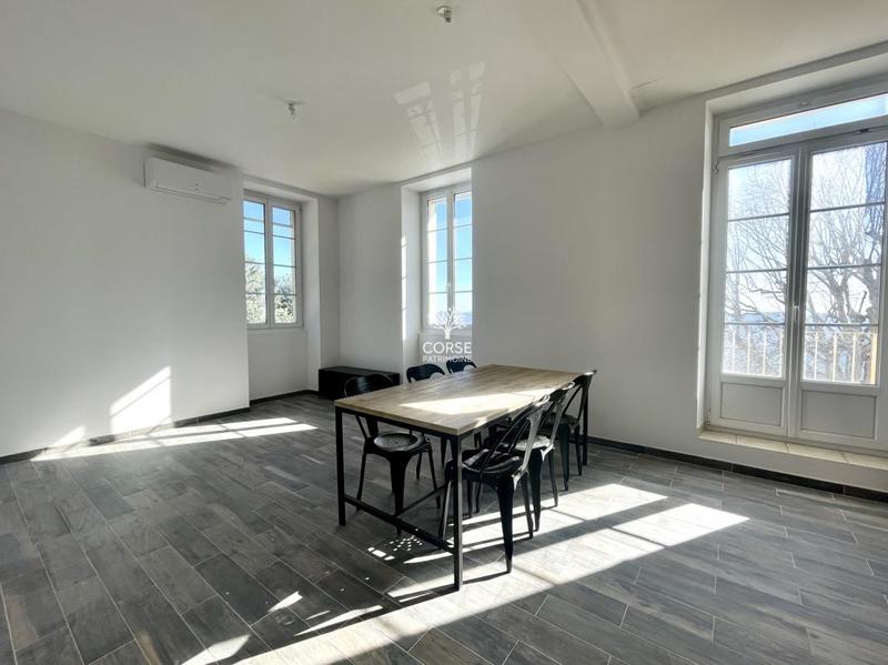 Maison de village - 240 m² - 10 pièces