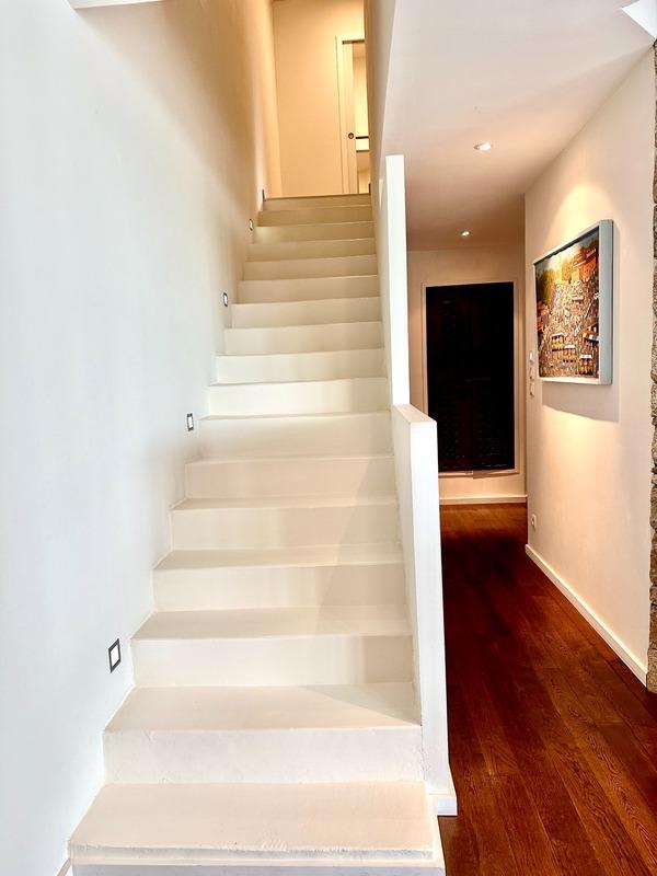 Maison - 240 m² - 6 pièces