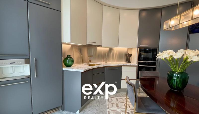 Maison - 230 m² - 7 pièces