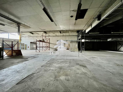 Local d'activités - 1 850 m²