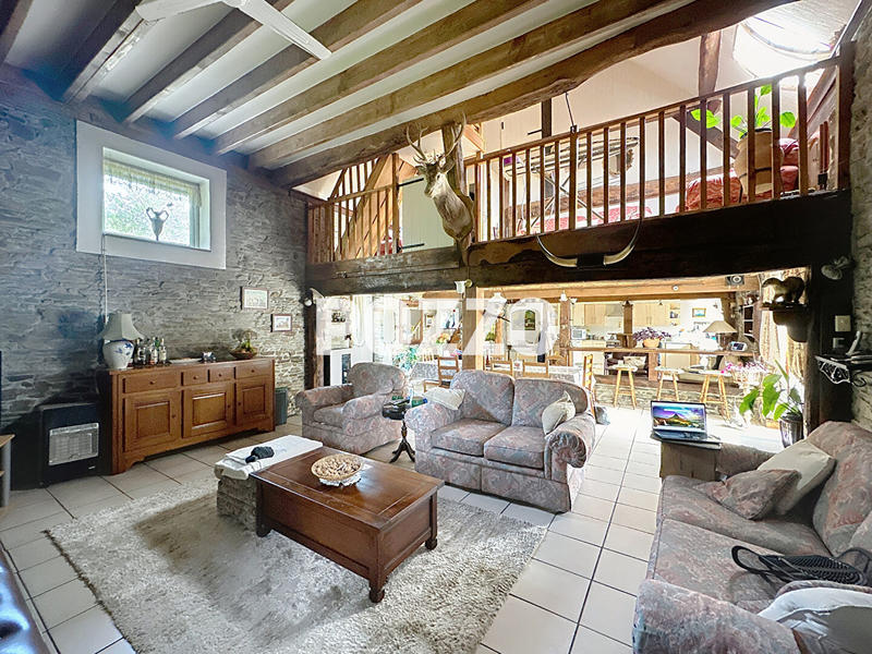 Maison - 322 m² - 16 pièces