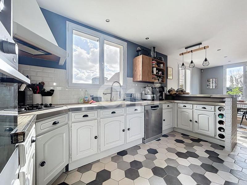 Maison - 104 m² - 6 pièces