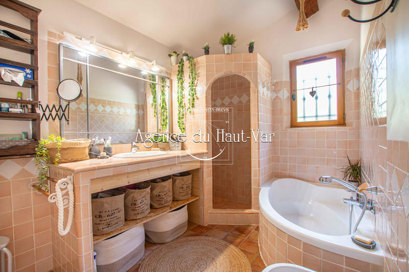 Propriété - 196 m² - 7 pièces