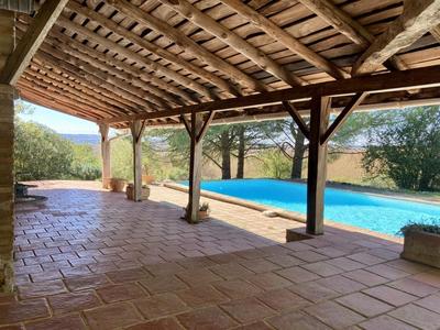 Villa - 233 m² - 8 pièces