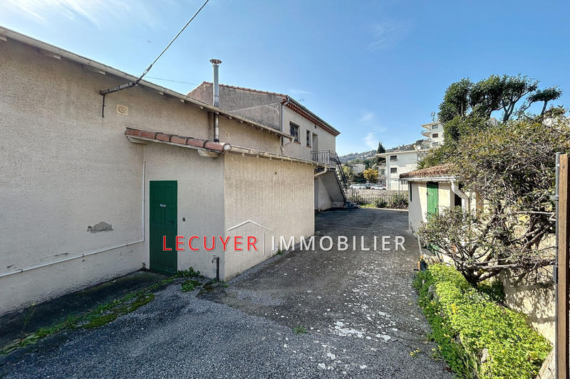 Maison - 208 m² - 5 pièces