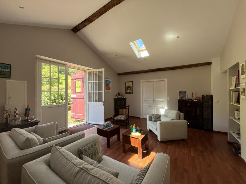 Maison - 325 m² - 11 pièces