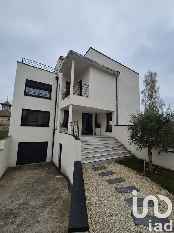 Maison de maîtres - 250 m² - 8 pièces