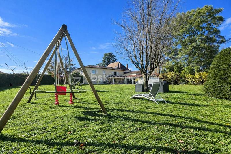 Maison - 201 m² - 7 pièces