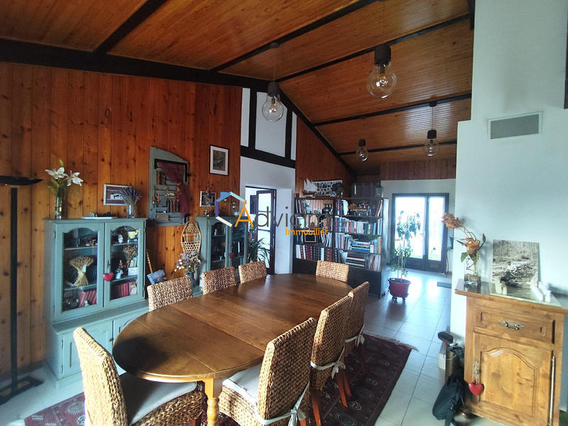 Maison - 200 m² - 9 pièces