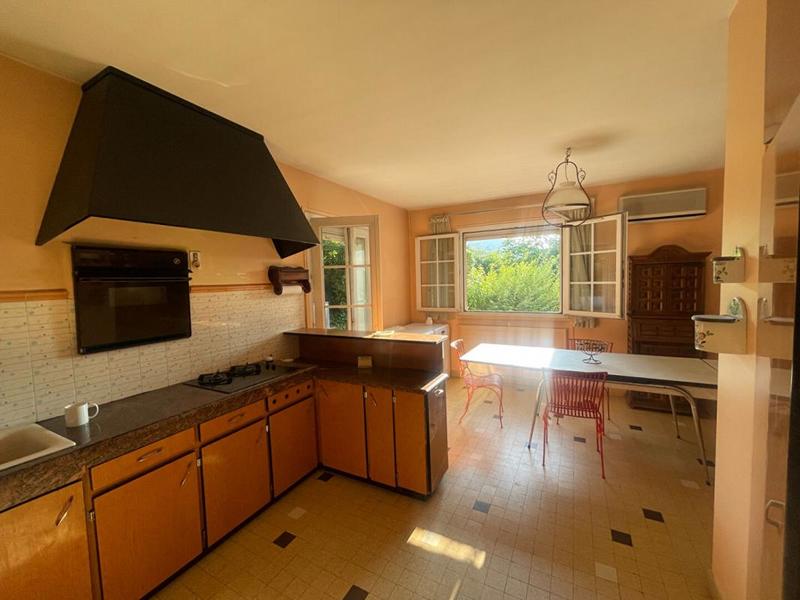 Maison - 221 m² - 8 pièces