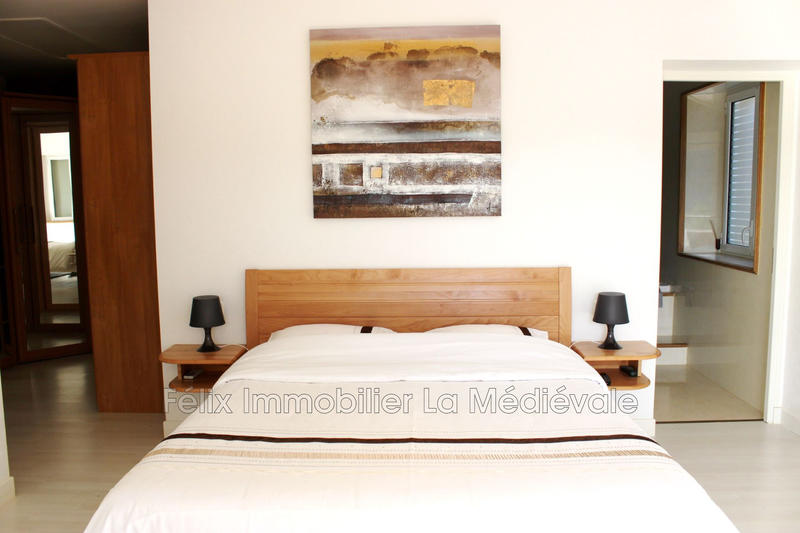 Demeure - 230 m² - 5 pièces