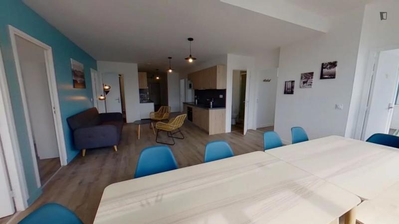 Chambre - 10 m² - 11 pièces