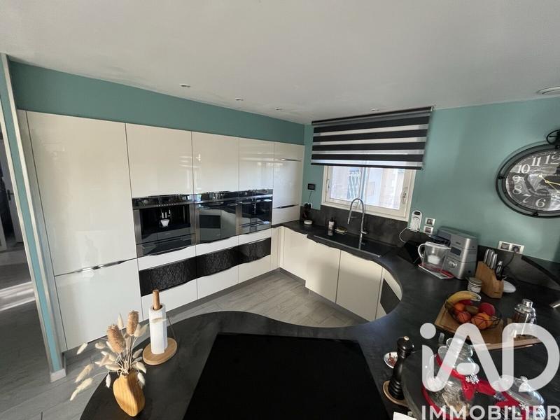 Maison - 240 m² - 11 pièces