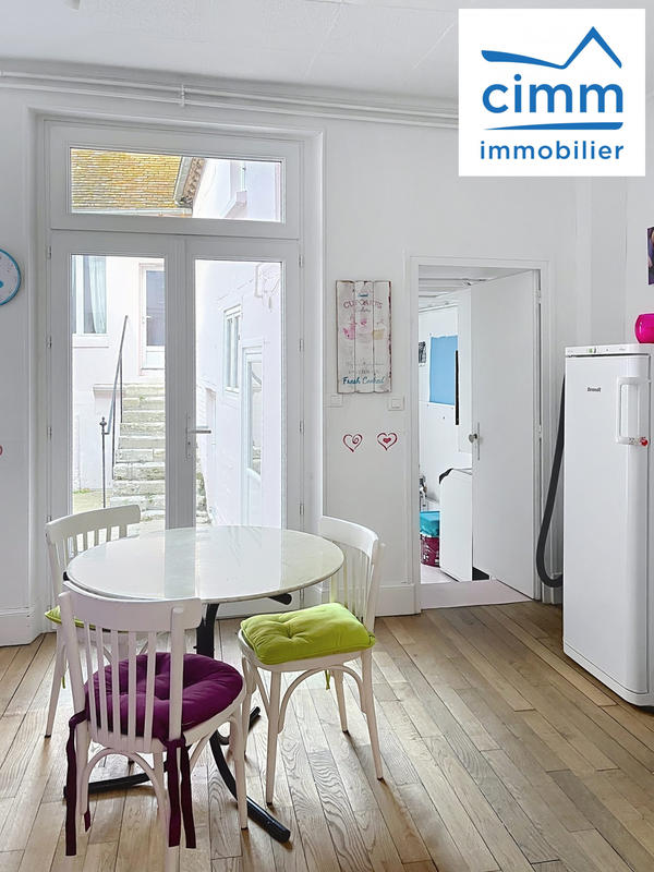 Maison traditionnelle - 159 m² - 4 pièces