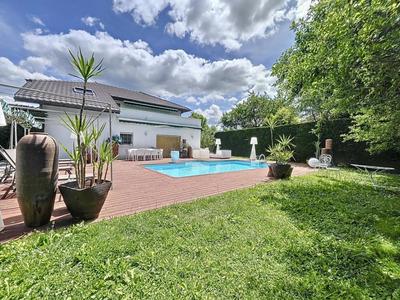 Propriété - 179 m² - 7 pièces