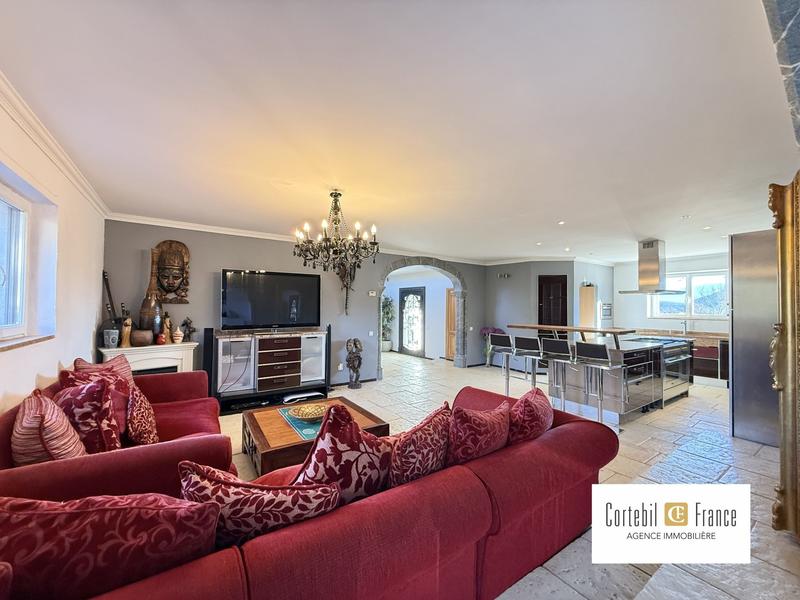 Maison - 512 m² - 11 pièces