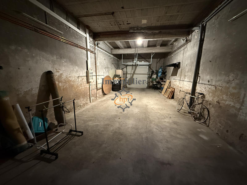 Maison - 200 m² - 1 pièce