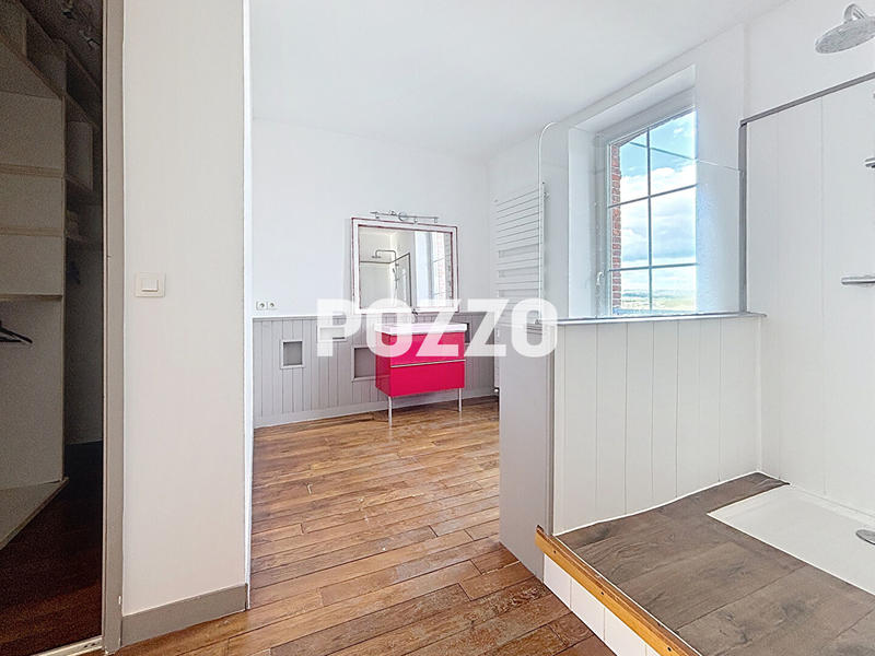 Maison - 215 m² - 8 pièces