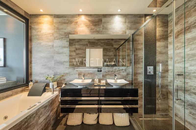 Villa - 242 m² - 6 pièces