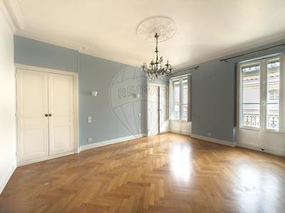 Appartement - 171 m² - 5 pièces