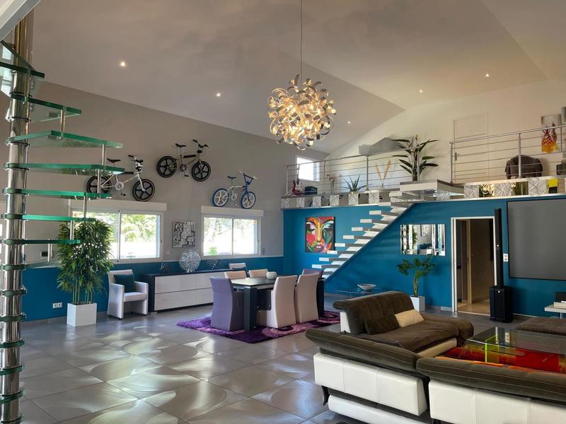 Maison - 251 m² - 4 pièces