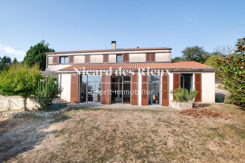 Maison - 179 m² - 8 pièces