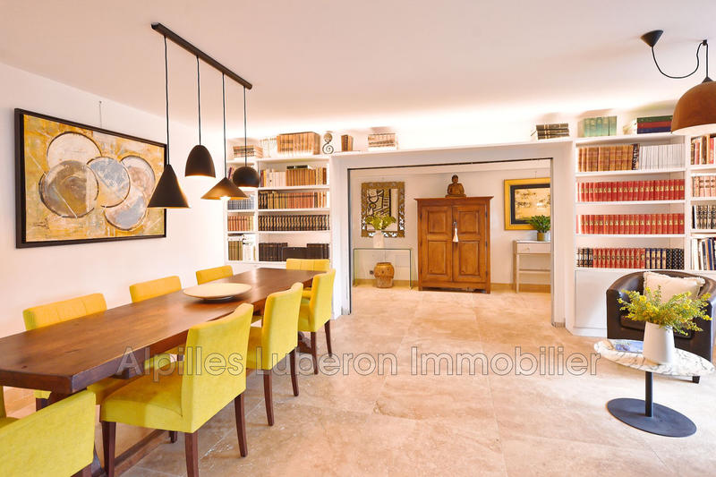 Propriété - 250 m² - 6 pièces