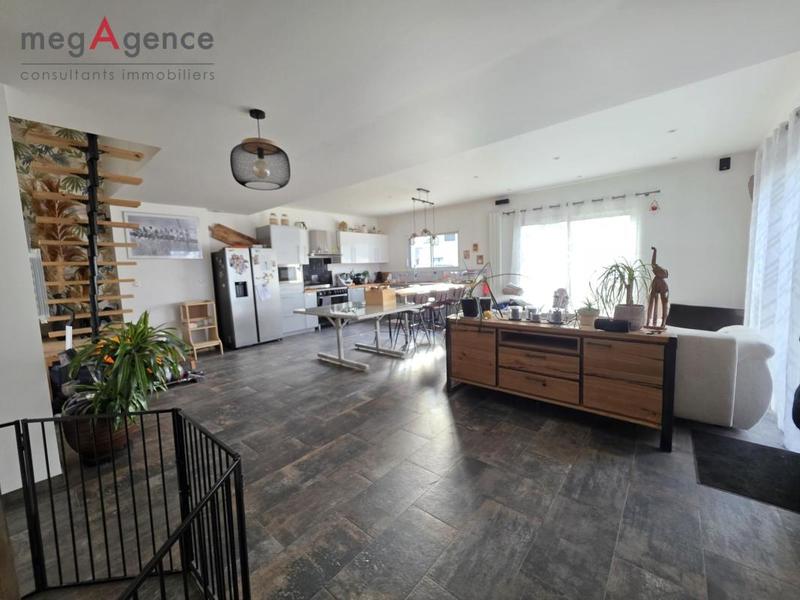 Maison - 120 m² - 5 pièces