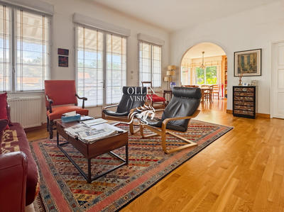 Villa - 260 m² - 8 pièces