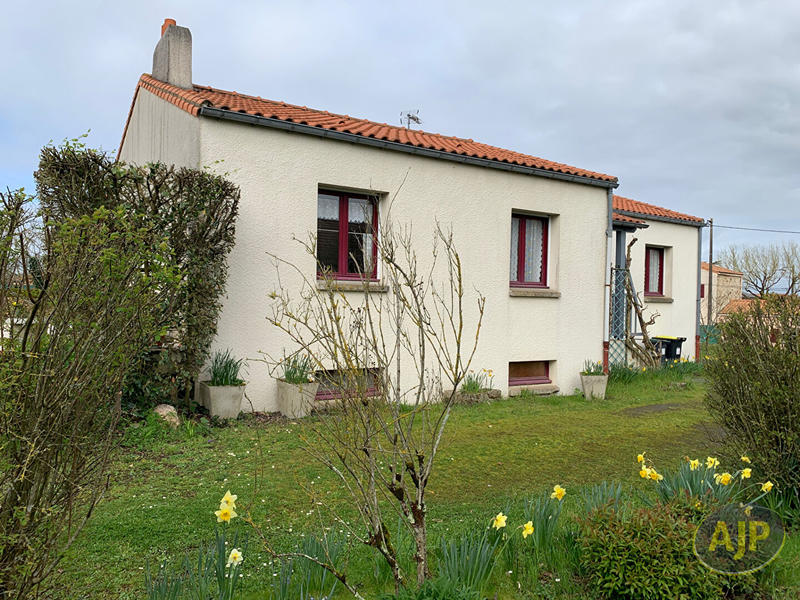 Maison - 99 m² - 5 pièces