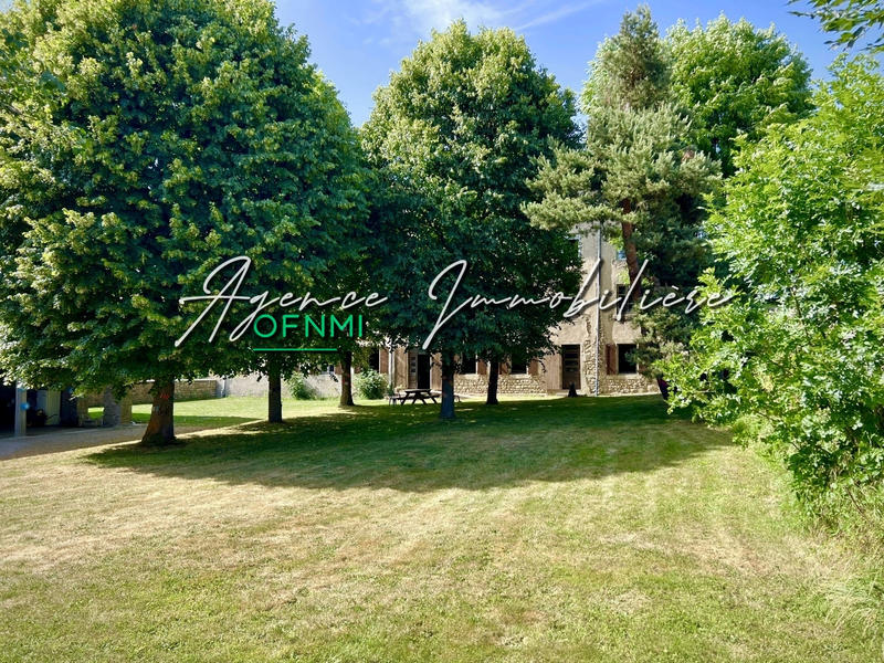 Maison - 846 m² - 26 pièces