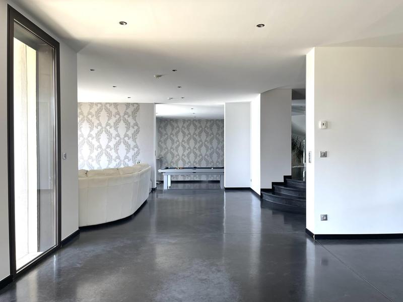 Maison - 204 m² - 5 pièces