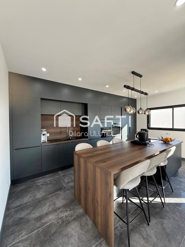 Maison - 152 m² - 8 pièces